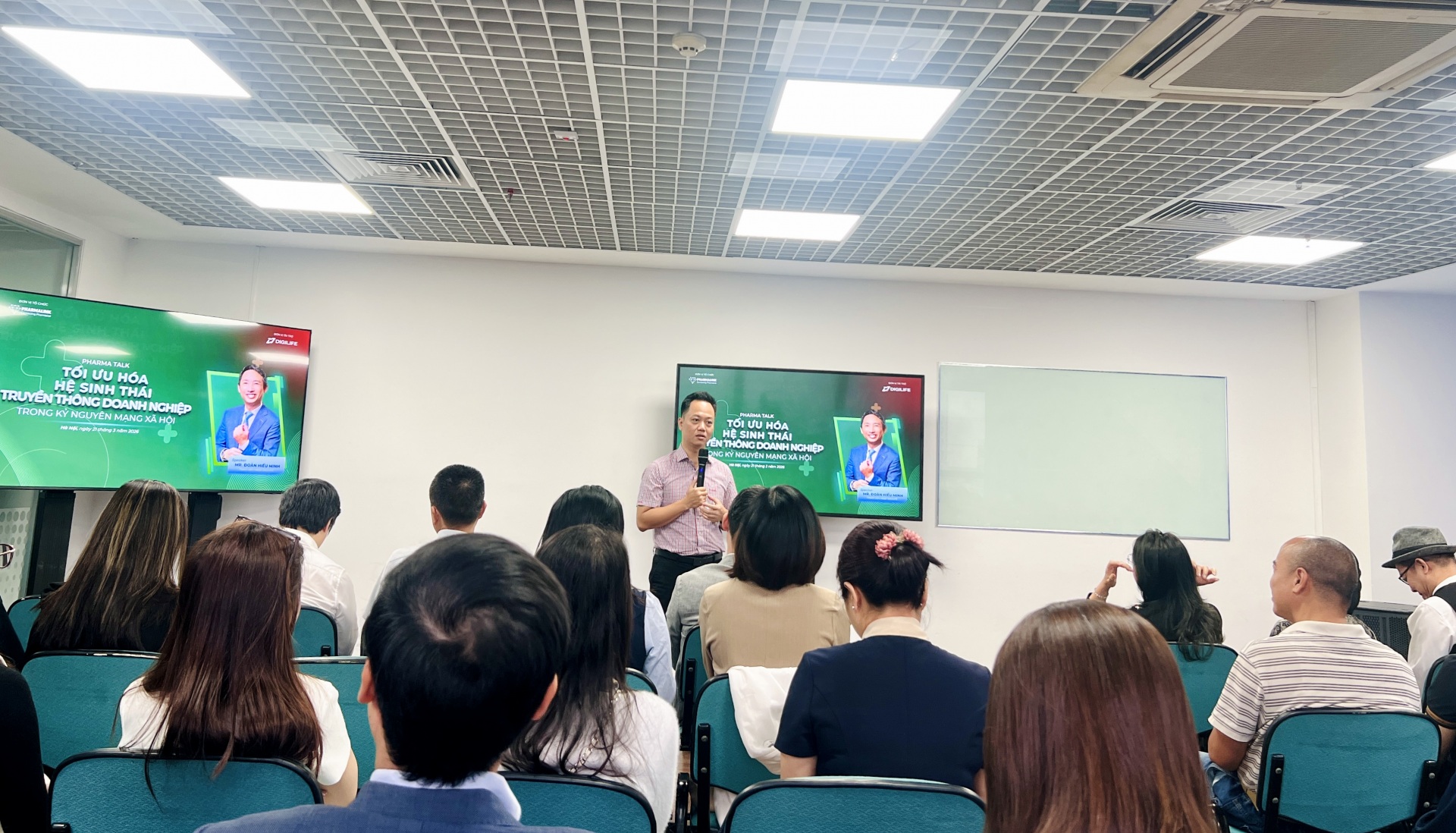 Ông Vũ Hoài Nam – Founder & CEO PharmaLink Việt Nam nhấn mạnh vai trò của việc kết nối nguồn lực trong ngành.